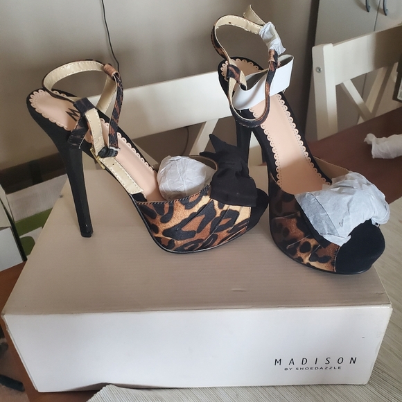 BNIB Platform heels - Picture 3 of 3